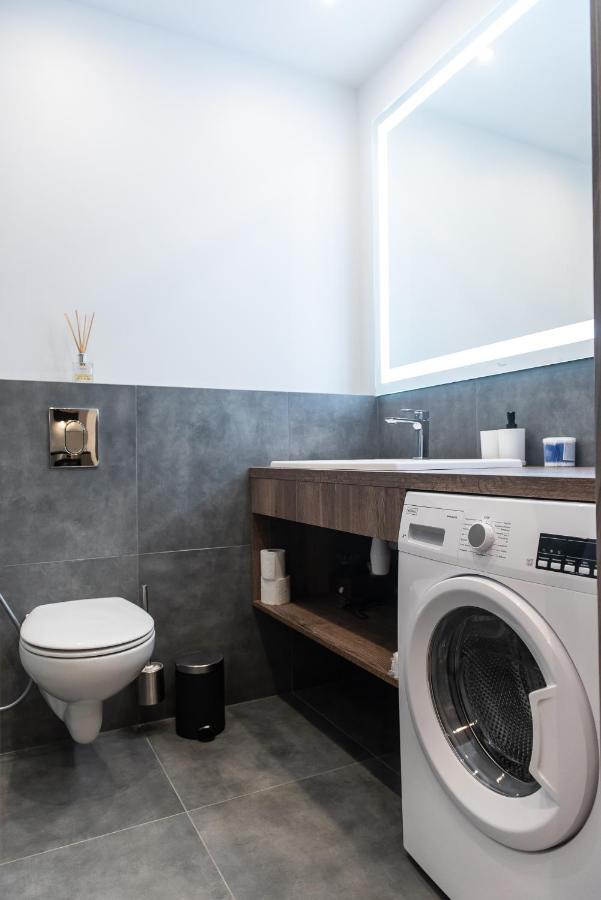 Dream Life Apartment Lviv Buitenkant foto